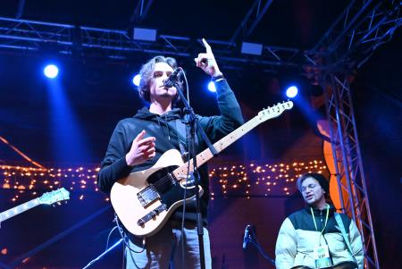 Včeraj je prvi koncert Pravljičnega Kamnik privabil število obiskovalcev (47)